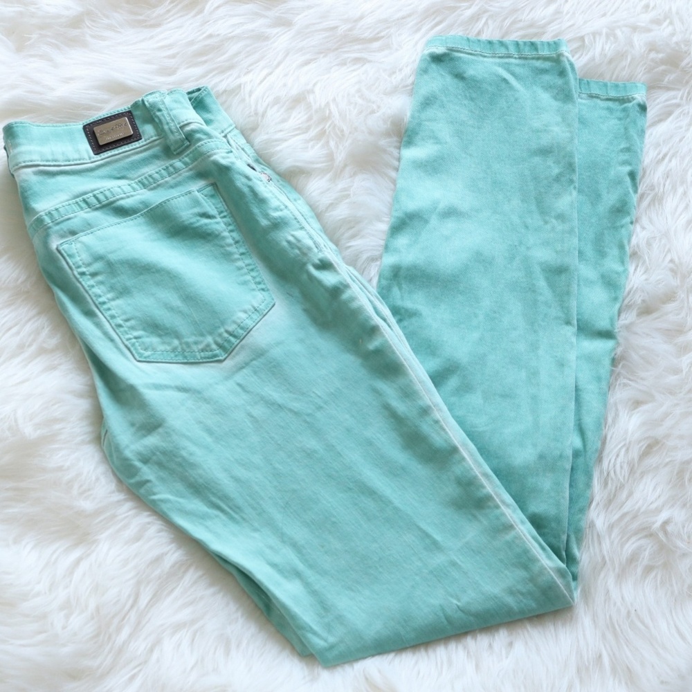Sneak Peek Los Angeles Jeans